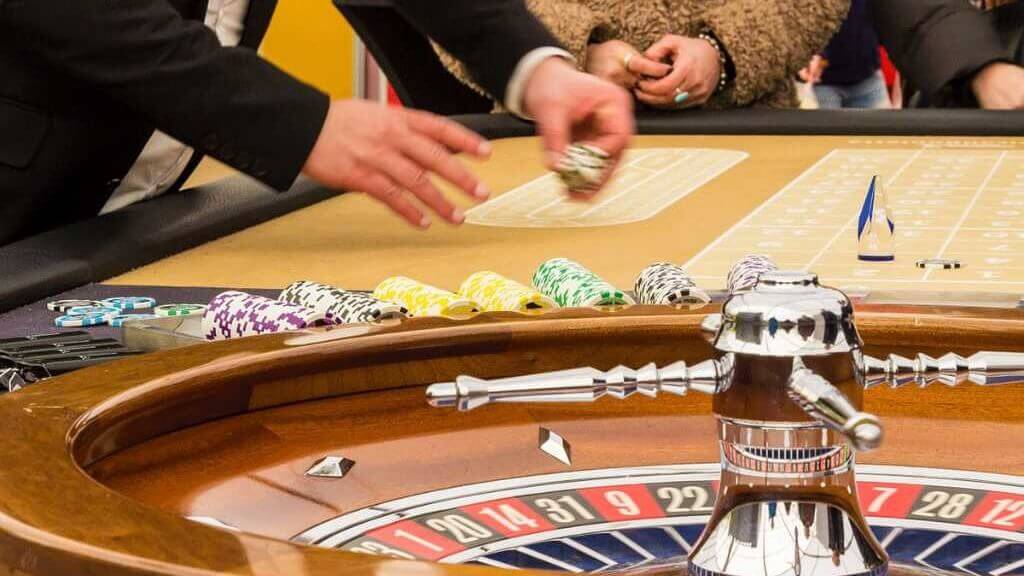¿Cómo jugar en la ruleta del casino?