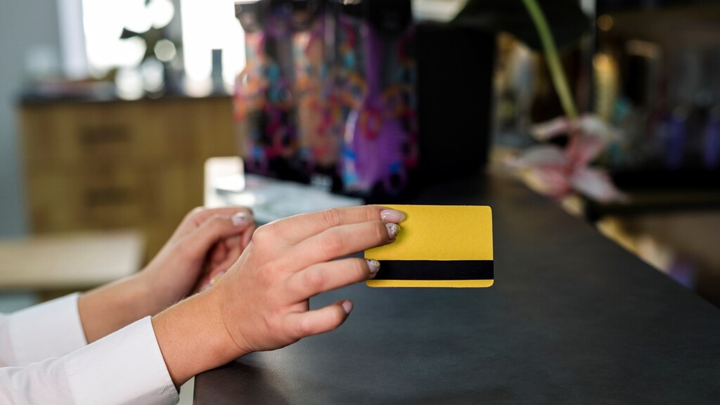 ¿Cómo retirar dinero de Bet365 con tarjeta débito?